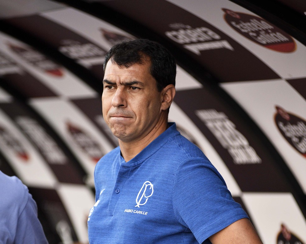 Fabio Carille durante o clássico entre Corinthians e Santos — Foto: Marcos Ribolli