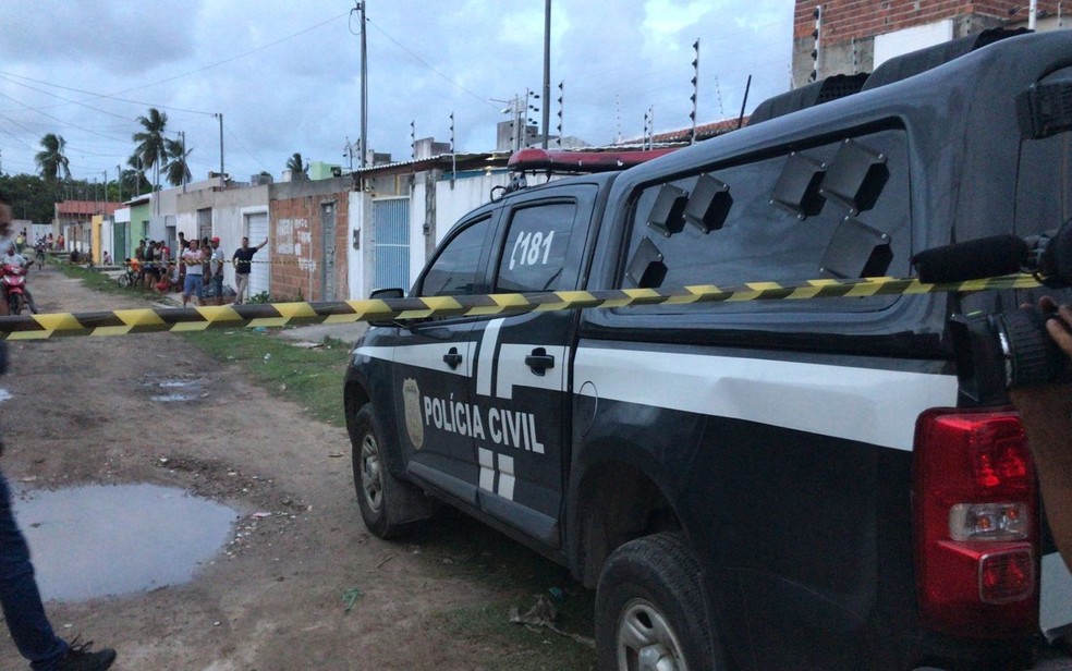 Equipes da Polícia Civil isolaram o local do crime para perícia — Foto: Anna Fontes/ TV Sergipe/Arquivo