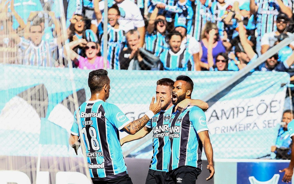 Grêmio abre revezamento e usa disputa para manter elenco motivado até finais