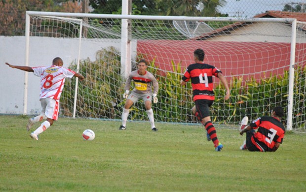 4 de Julho 3 x 2 Flamengo-PI - Copa Piauí 2012 (Foto: Clemilton Silva/Piripiri 40 graus)