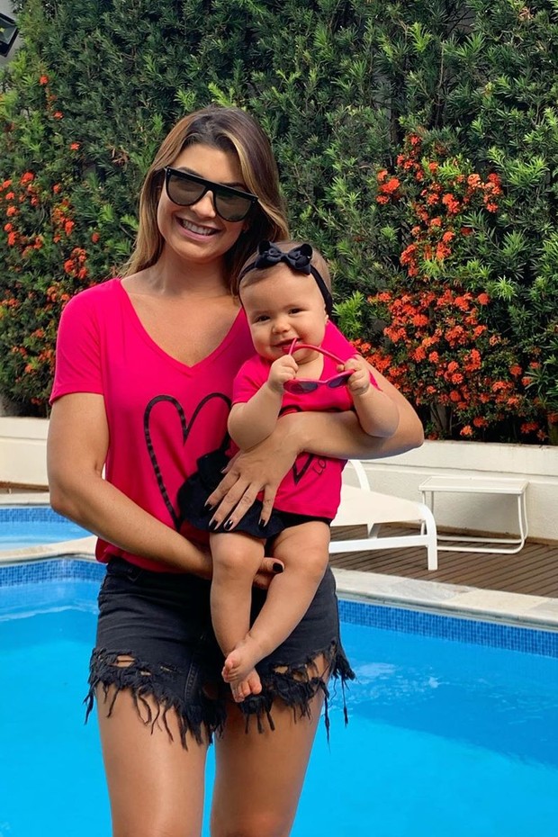 Amanda Françozo combina look com a filha (Foto: Reprodução/Instagram)
