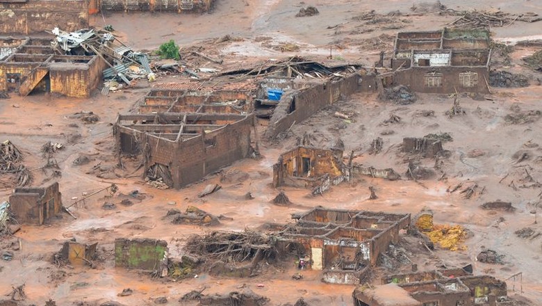Região destruída por rompimento de barragens em Minas Gerais (Foto: Agência Brasil)