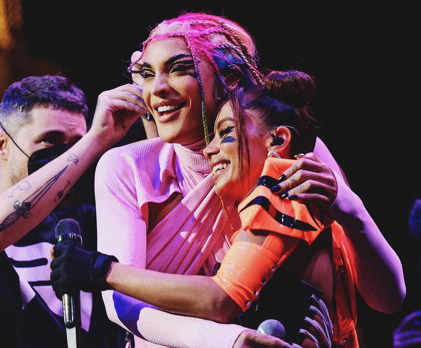 Pabllo Vittar diz que vai gravar clipe com Anitta de 'Balinha de coração'