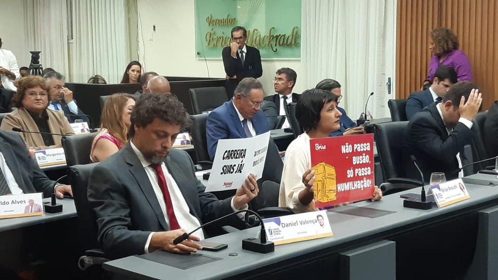 Veredores protestaram contra o prefeito Álvaro Dias — Foto: Sérgio Henrique Santos/Inter TV Cabugi