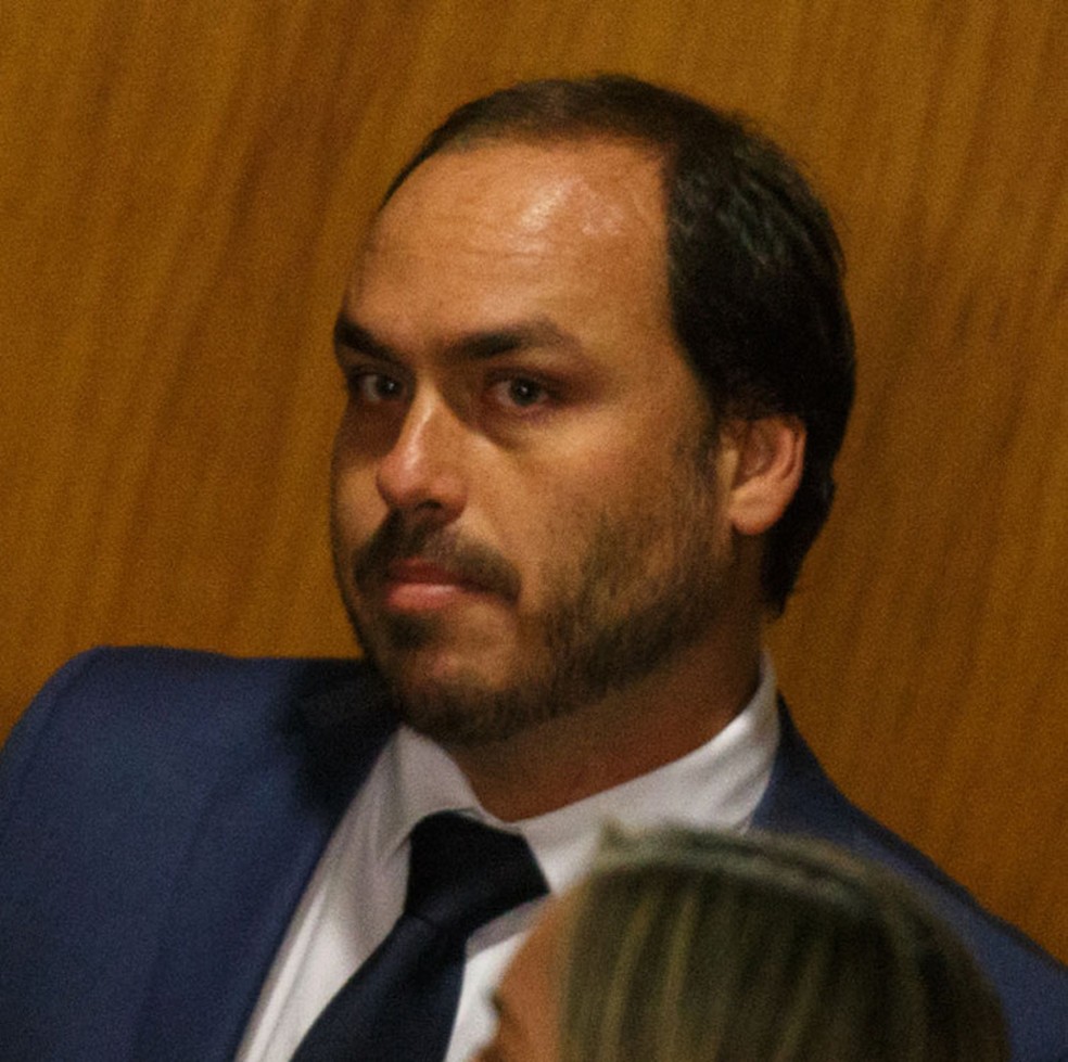 Carlos Bolsonaro lan&ccedil;a suspeita sobre o GSI | Pol&iacute;tica | Valor Econ&ocirc;mico