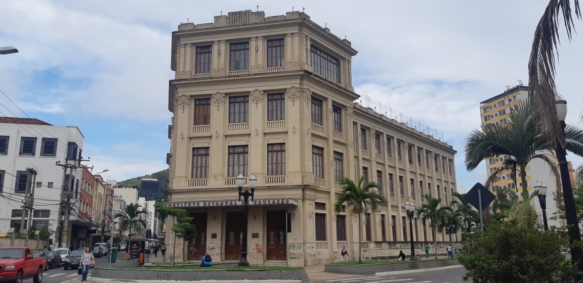 Profissionais da rede estadual de educação de Juiz de Fora permanecem em greve há mais de 10 dias  