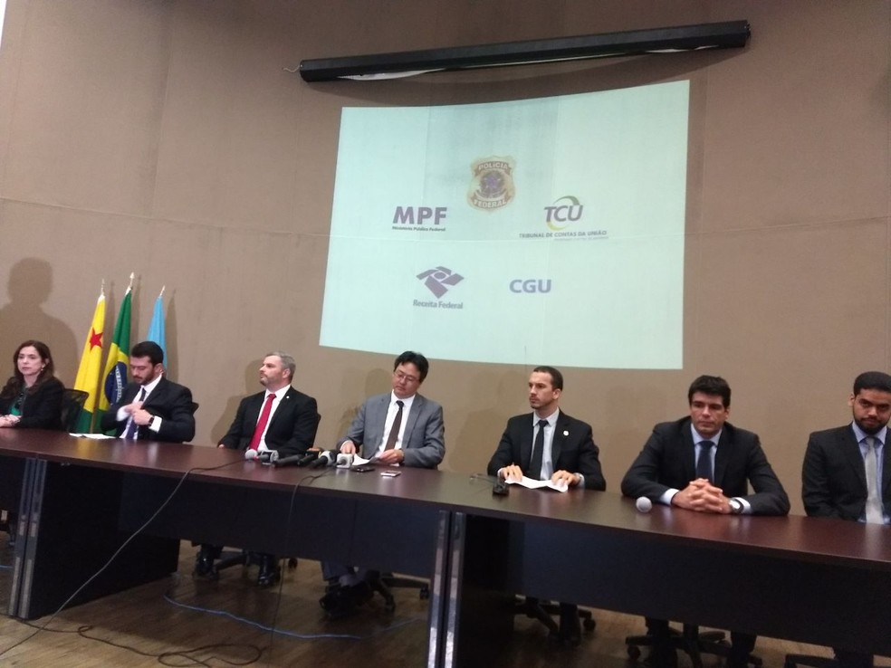 Operação Buracos foi defllagrada na manhã desta segunda-feira (30), em Rio Branco (Foto: Aline Nascimento)