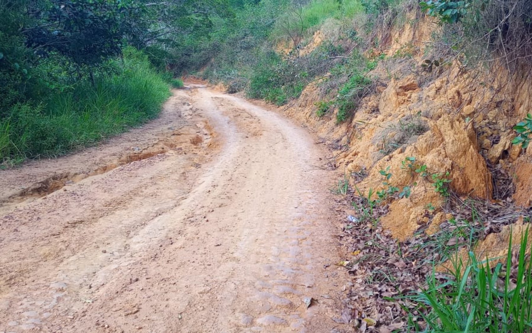 Ocupação de integrantes do MST em prédio de Itamaraju chega ao 3° dia; prefeitura diz que só conversa após grupo sair do local