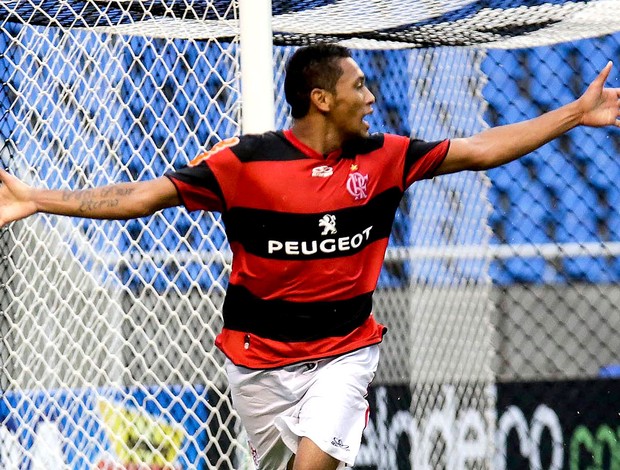 Hernane comemora gol do Flamengo contra o Nova Iguaçu (Foto: Rudy Trindade / VIPCOMM)