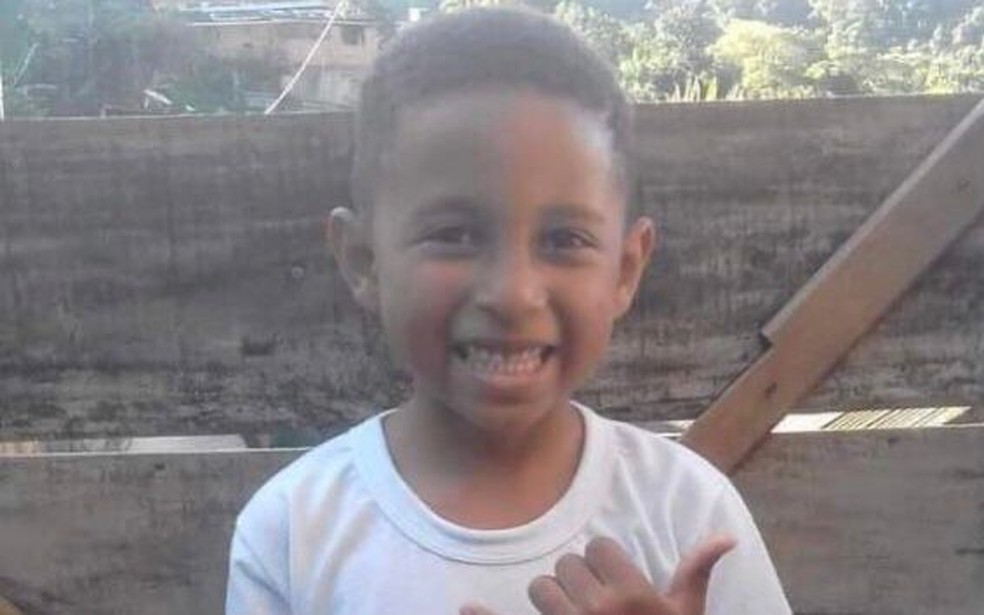 Pedro Henrique Braga Gomes da Silva, de 8 anos, uma das vítimas da enxurrada dos ônibus em Petrópolis — Foto: Reprodução
