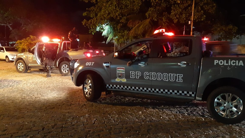 Opera&ccedil;&atilde;o da PM em M&atilde;e Luiza &mdash; Foto: S&eacute;rgio Henrique Santos/Inter TV Cabugi