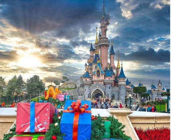 O castelo da Disney em Paris (Foto: Instagram)