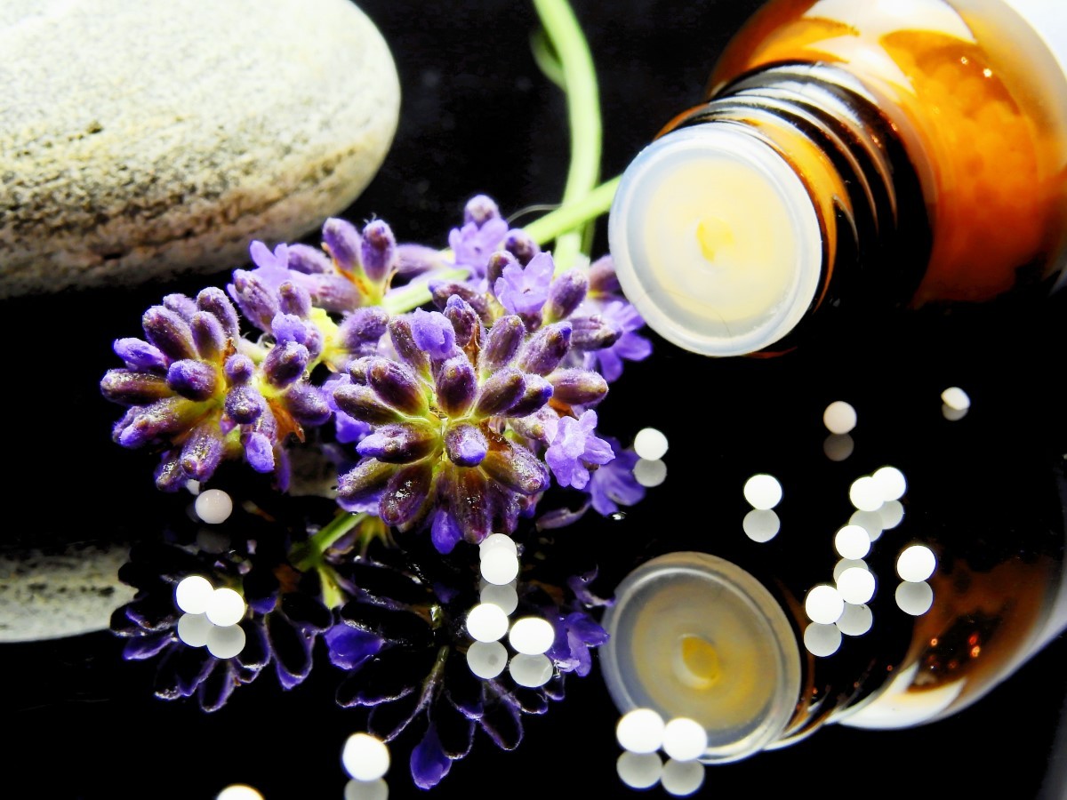 A homeopatia é uma medicina terapêutica que trata doenças por meio de medicamentos compostos por substâncias minerais, animais ou vegetais (Foto: Pexels/ Pixabay/ CreativeCommons)