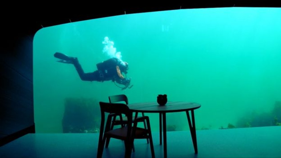 Através da pesquisa, gastronomia e arquitetura, o Under busca aproximar o ser humano do ecossistema marinho — Foto: BBC
