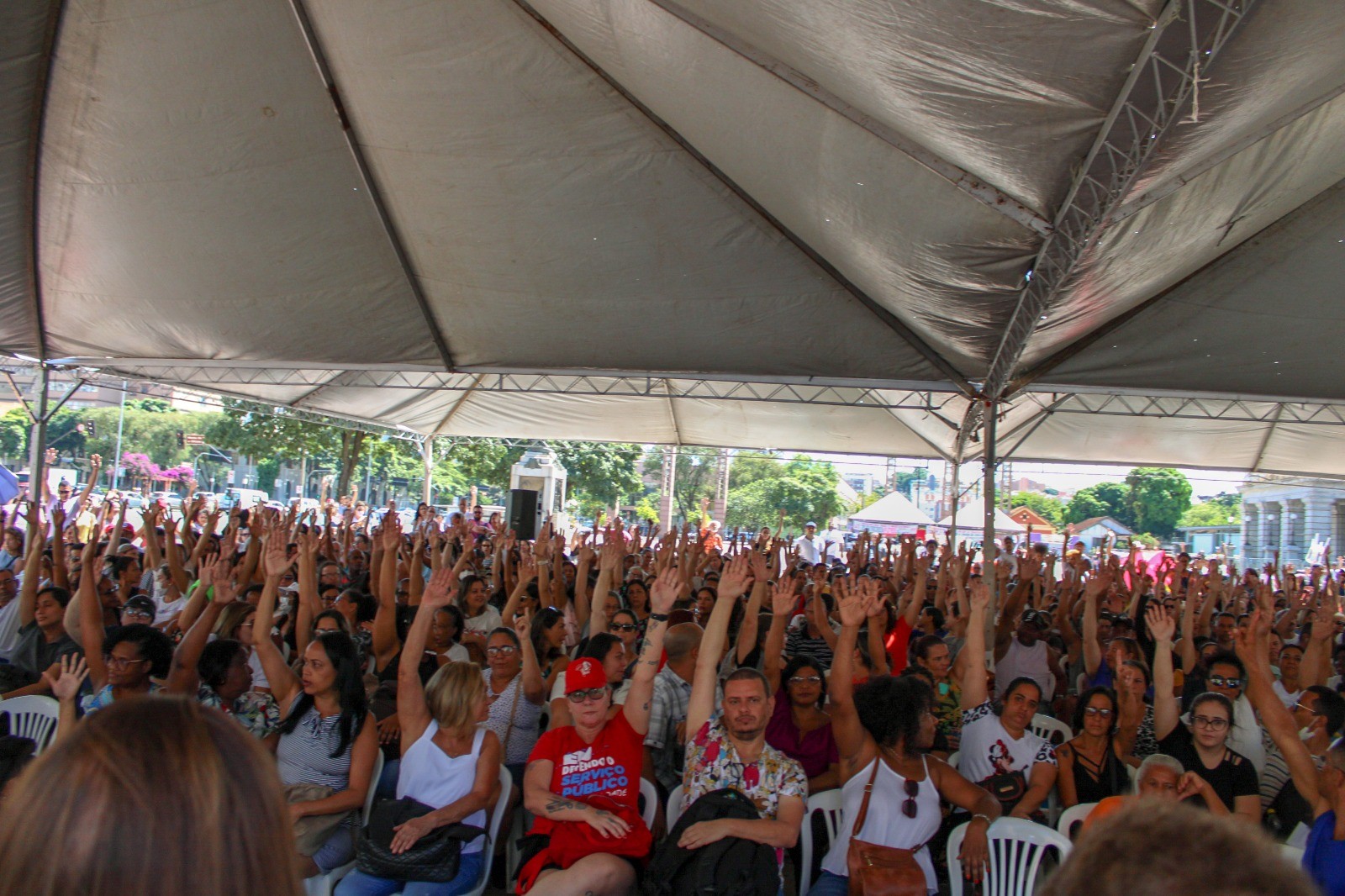 Servidores municipais de Belo Horizonte suspendem greve