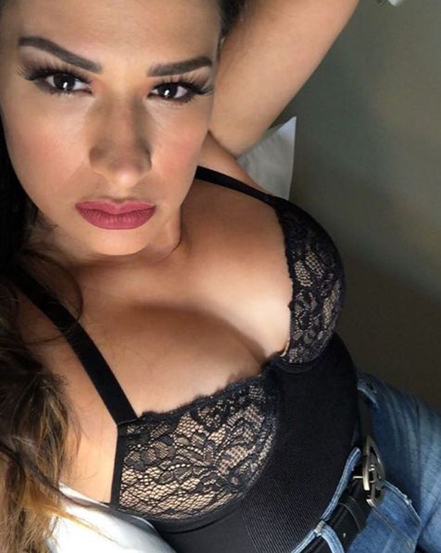 Marie Simone Escort