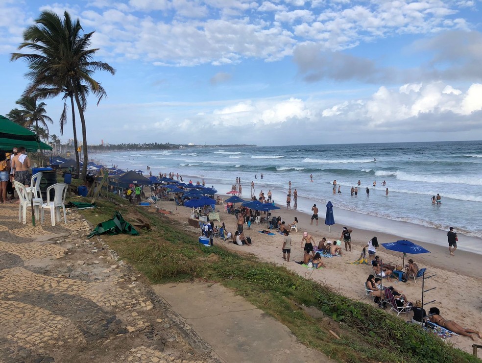 Praia de Jaguaribe, em Salvador, na tarde deste domingo (22) &mdash; Foto: Valma Silva/G1 BA