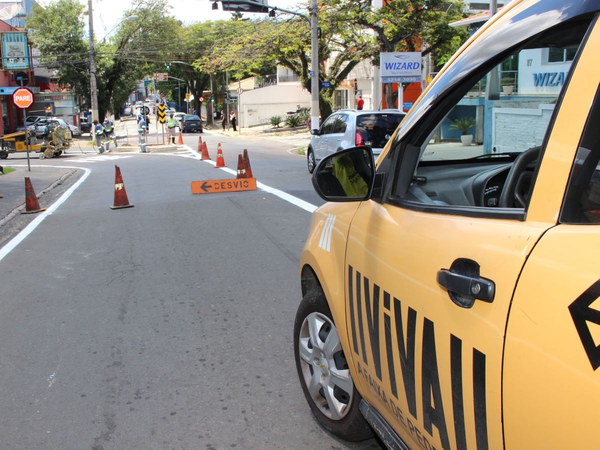 Rua Antônio Lapa, em Campinas, tem bloqueio neste sábado para troca de postes de energia
