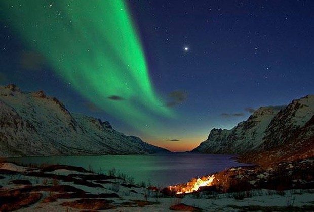 Espetáculo visual pode ser observado de países com regiões no Círculo Polar Ártico, como Noruega, Suécia, Dinamarca e Finlândia (Foto: Divulgação / Geotrip)