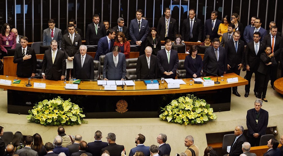 Em sessÃ£o no Congresso, Bolsonaro diz que a ConstituiÃ§Ã£o Ã© o Ãºnico norte da democracia