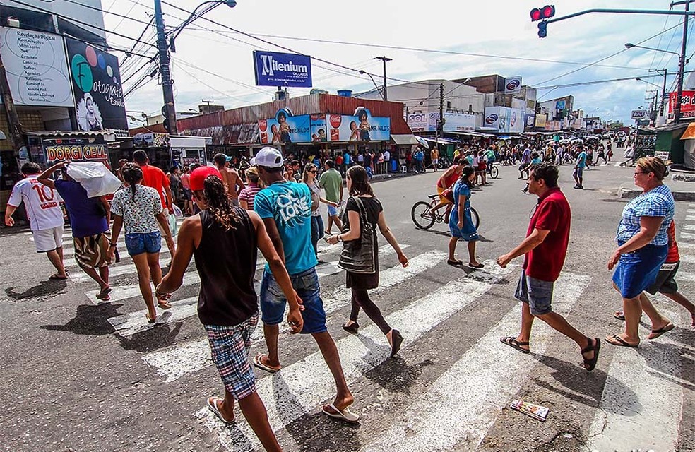 ComÃ©rcio de rua em Natal â Foto: CanindÃ© Soares