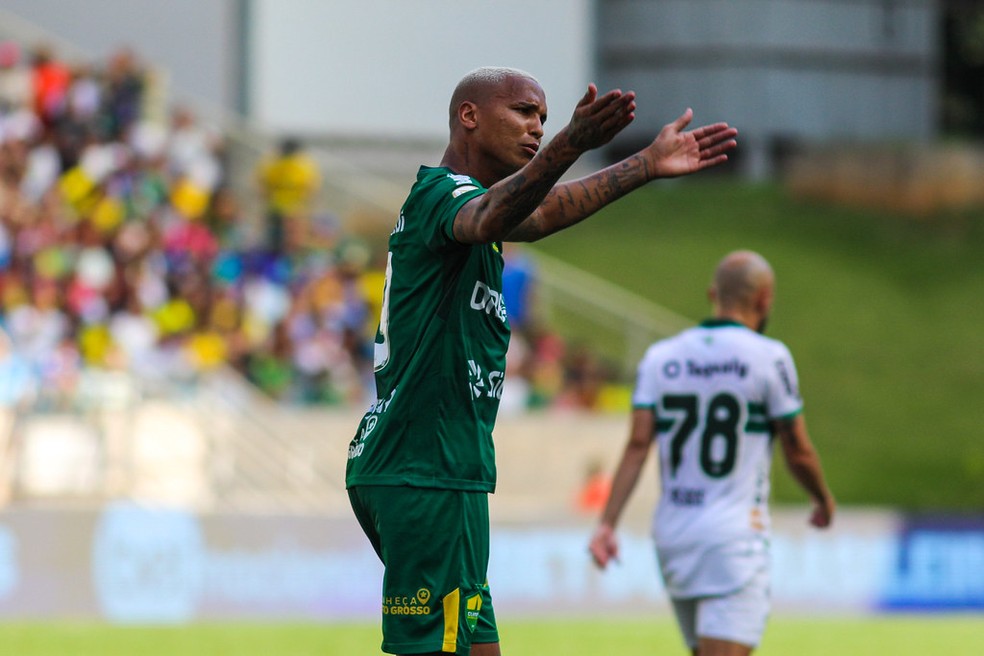 Deyverson, Cuiabá x Coritiba — Foto: AssCom Dourado