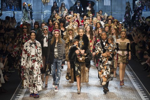 Com turma brasileira no casting, Dolce & Gabbana desfila o inverno 2018 em Milão
