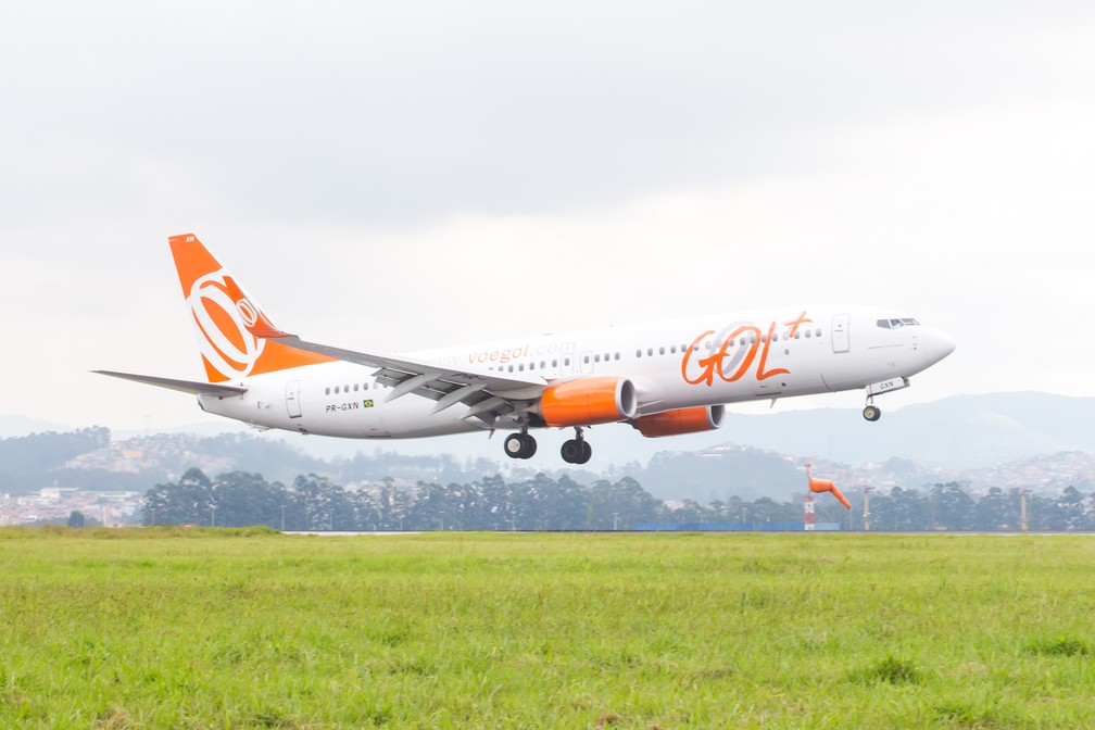 Avião da companhia aérea Gol pousa no Aeroporto Internacional de São Paulo - Cumbica (GRU), em Guarulhos — Foto: Celso Tavares/G1