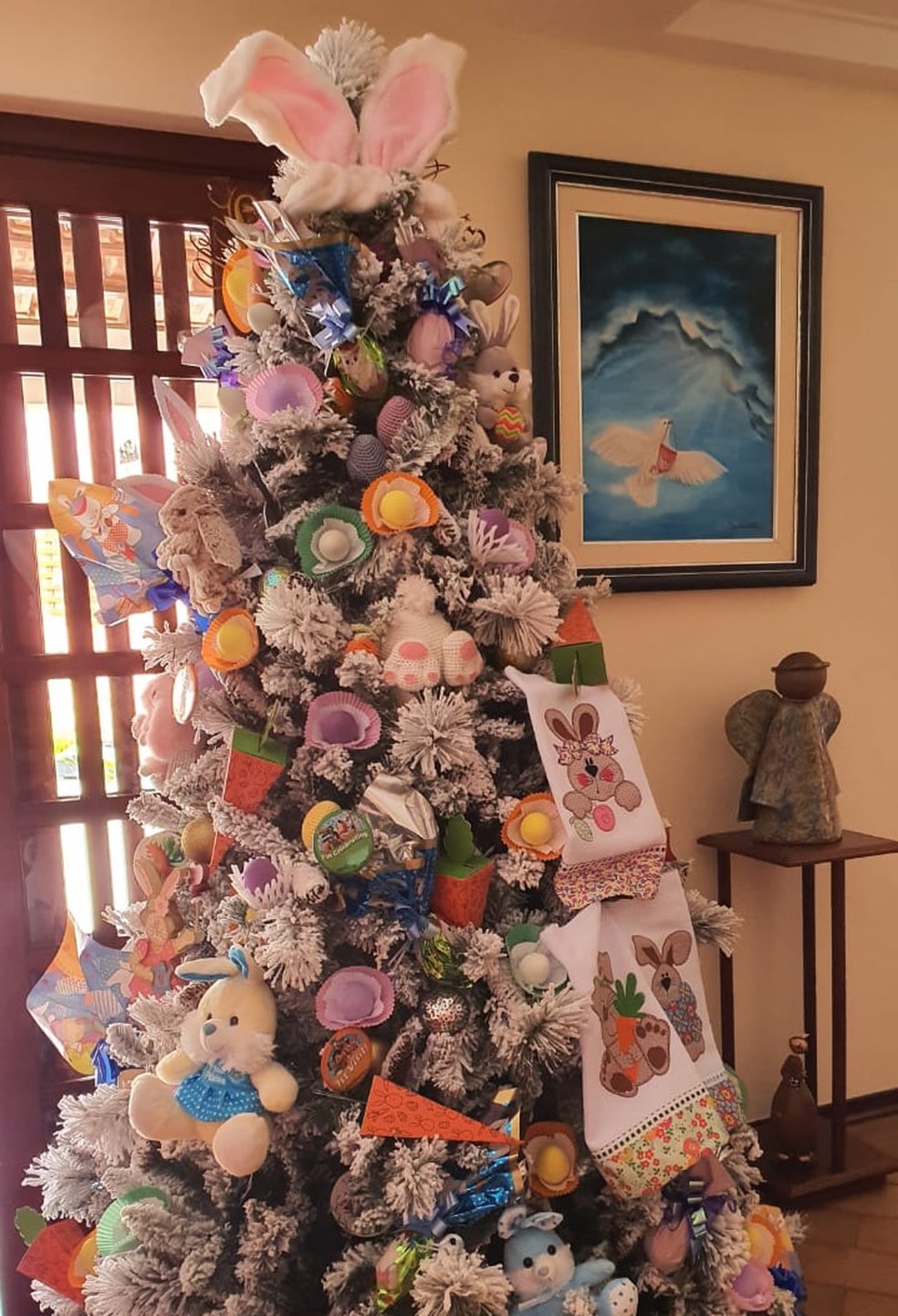 Com pandemia, terapeuta de Mogi mantém árvore de Natal montada o ano  inteiro e faz uma decoração diferente para cada época | Mogi das Cruzes e  Suzano | G1