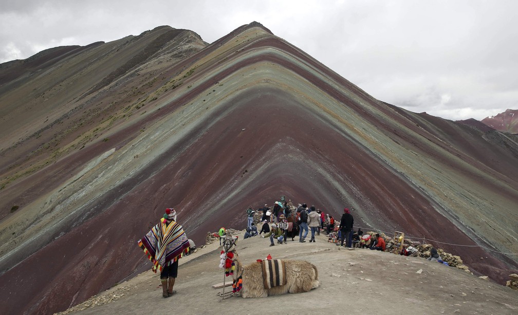 Montanha das 7 cores, em Pitumarca, no Peru (Foto: Martin Mejia/AP)