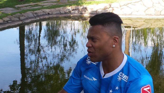 Em enquete, torcida celeste reprova passagem de Júlio Baptista na Toca