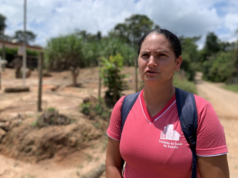 Adriana Mendes de Jesus, de 41 anos, é agente de saúde comunitário e viu atendimento no SUS aumentar após a tragédia — Foto: Raquel Freitas/G1