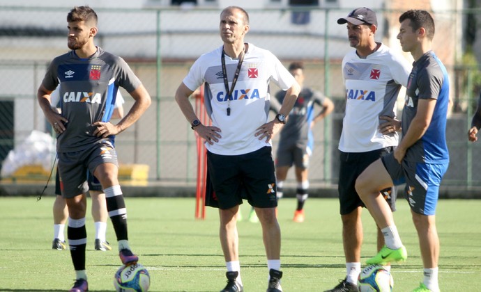 Milton Mendes, Guilherme, Wágner e Valdir Bigode (Foto: Paulo Fernandes/Vasco.com.br)