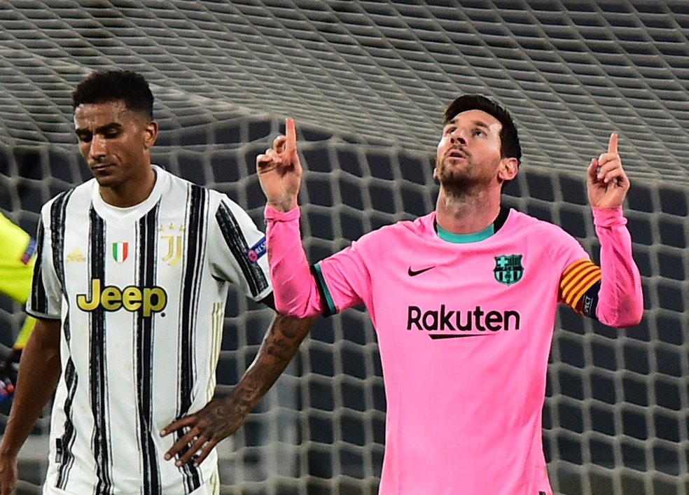 Messi comemora gol do Barcelona sobre a Juventus, de Danilo — Foto: Massimo Pinca/Reuters