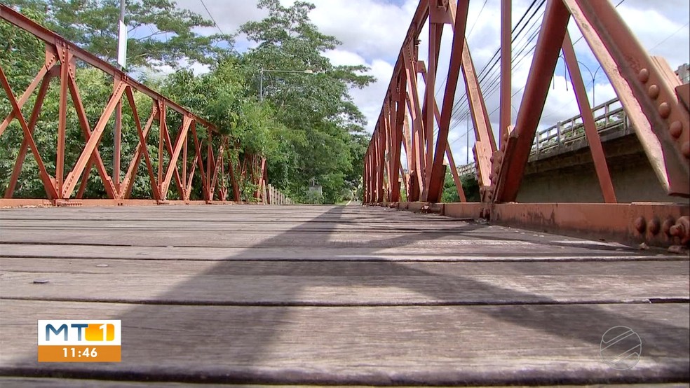 Passarela que d&aacute; acesso &agrave; regi&atilde;o do Coxip&oacute;, em Cuiab&aacute; &mdash; Foto: Reprodu&ccedil;&atilde;o/TVCA