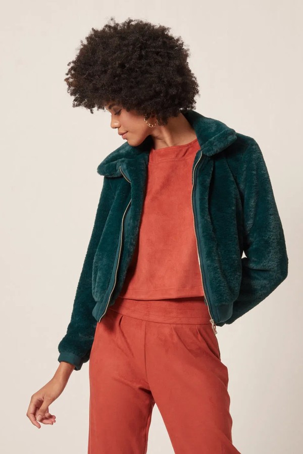 11 casacos de pelúcia para aquecer seu inverno com estilo (Foto: Reprodução)