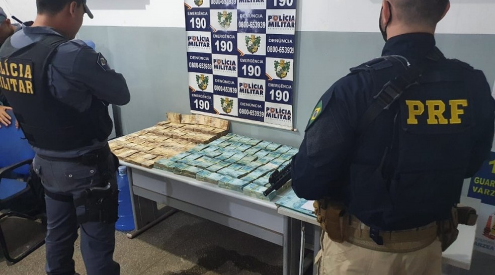 Dinheiro foi apreendido em Várzea Grande — Foto: Polícia Rodoviária Federal de Mato Grosso