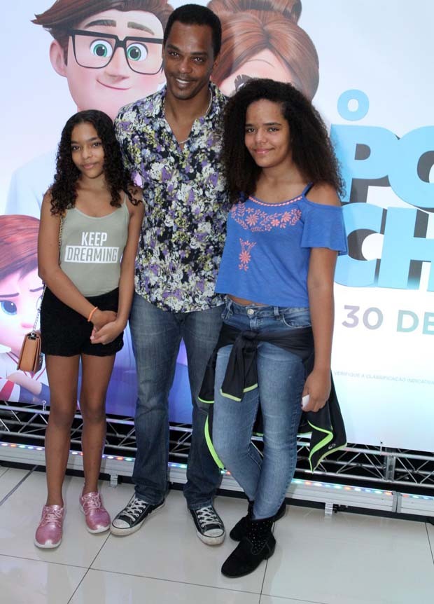 Rocco Pitanga com a família (Foto: Thyago Andrade- Brazilnews)