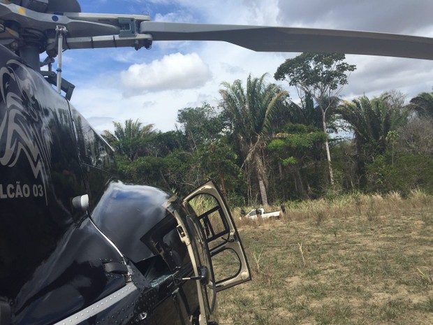 Carro foi achado pelo helicóptero da SSP (Foto: Divulgação/SSP)