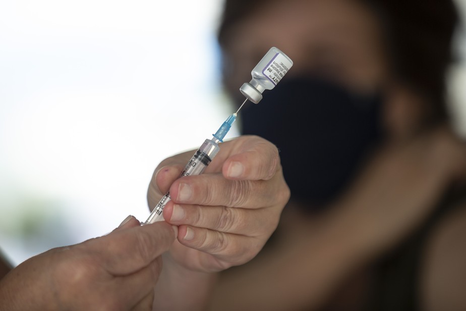 Uruguai suspende vacinação de crianças contra Covid para análise de contratos e de 'composição das substâncias'