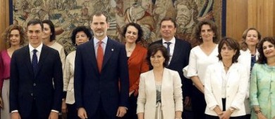 Pela 1Âª vez, Espanha monta gabinete de maioria feminina (Javier LizÃ³n /AFP)