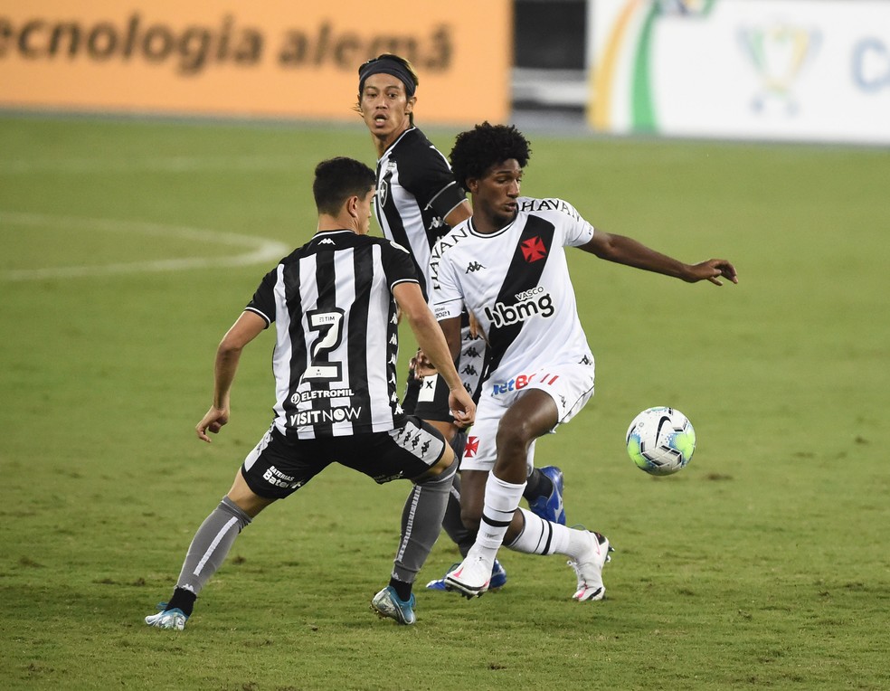 Talles foi muito mal e ficou devendo contra o Botafogo — Foto: André Durão