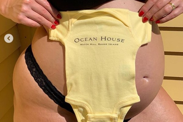 Barriga de grávida da modelo Ashley Graham (Foto: Instagram)