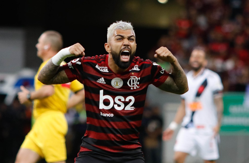 Gabigol comemora na vitória rubro-negra por 4 a 1 no primeiro turno — Foto: Osvaldo Lima/Agência Estado