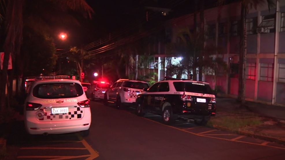 Mulher de 22 anos é morta dentro de apartamento em Piracicaba; suspeito fugiu