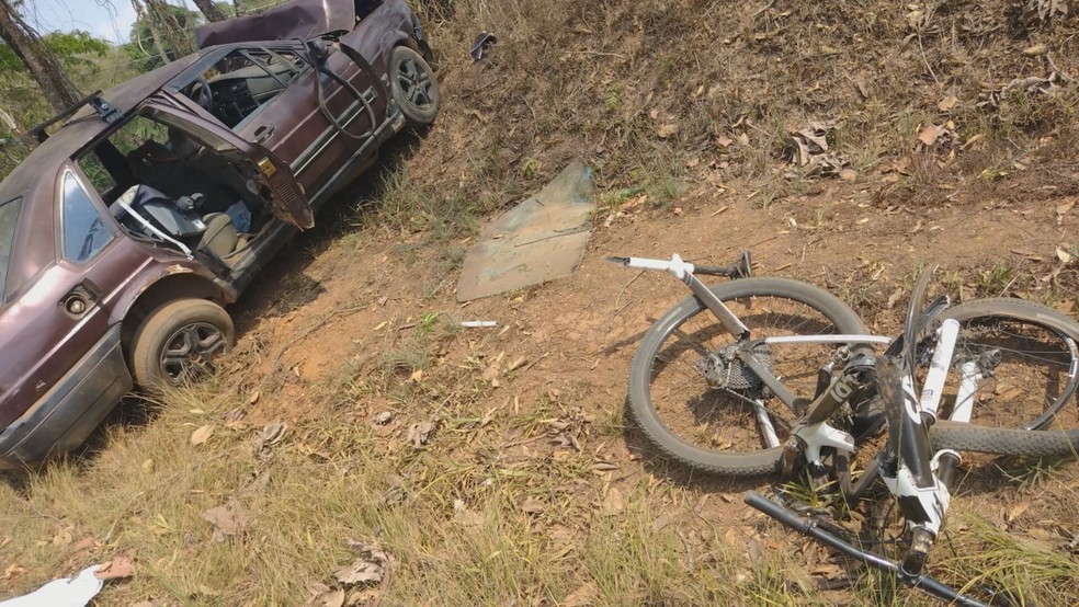Ciclista de 47 anos morre após ser atingida por carro em Samambaia, no DF — Foto: Reprodução