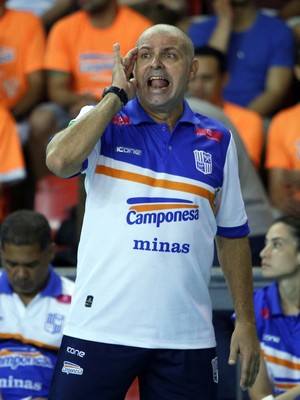 Paulo coco, técnico do time de vôlei feminino do Minas (Foto: Orlando Bento/Divulgação Minas)