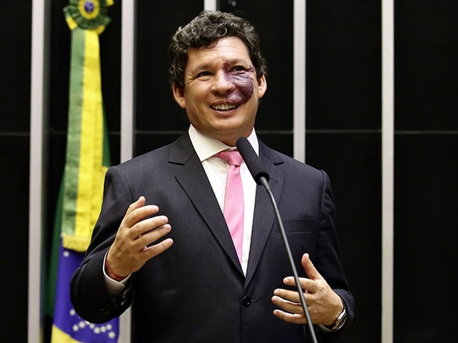 O líder do PT, Reginaldo Lopes, defende a retirada da transferência de renda do teto de gastos