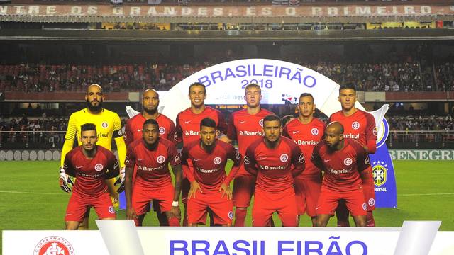 Jogadores do Internacional antes da partida contra o SÃ£o Paulo