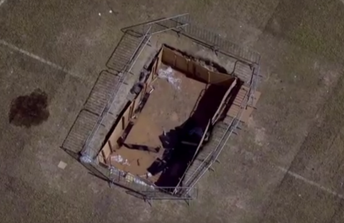 Comitê confirma buraco do tamanho de piscina no gramado do Maracanã